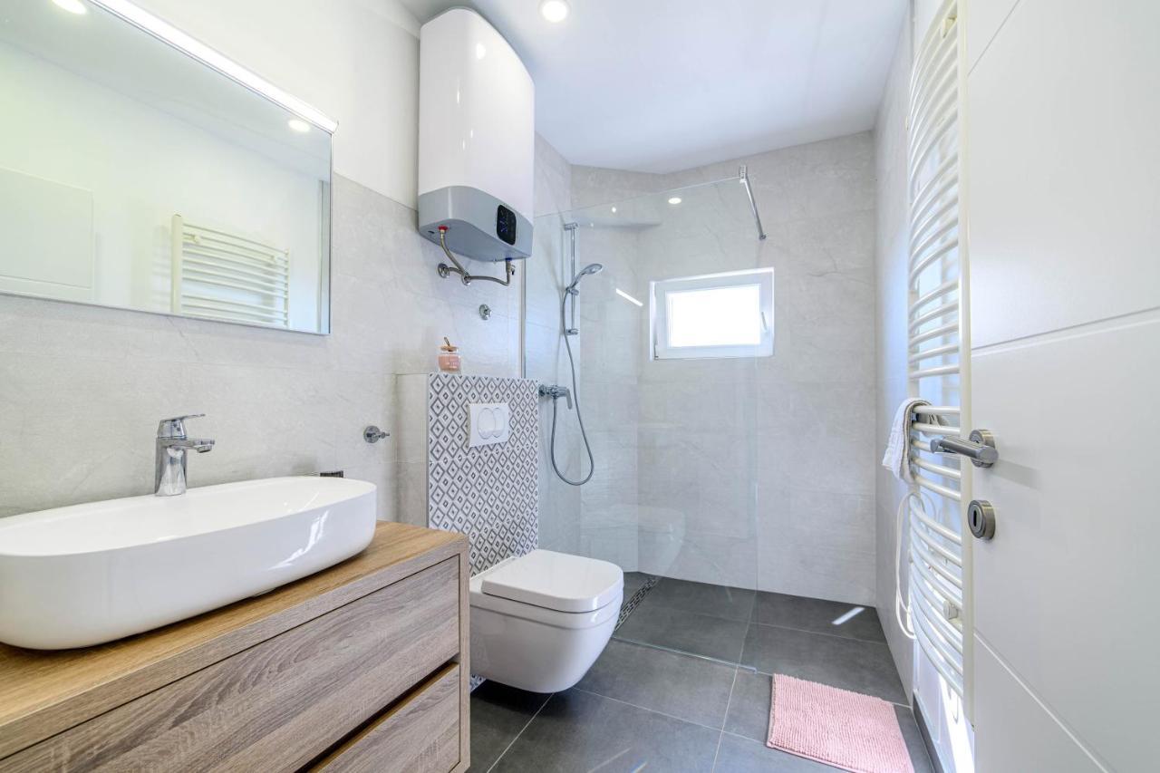 Apartment Seaside Zaboric Luaran gambar
